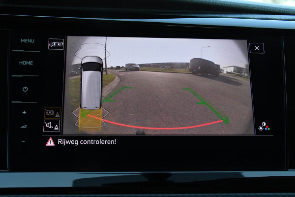 Volkswagen Transporter 2.0 TDI L2H1 30 DC Bulli Virtual, Carplay, Camera, LED, 150pk, 2 x Schuifdeur, Automaat, Trekhaak, Uniek!