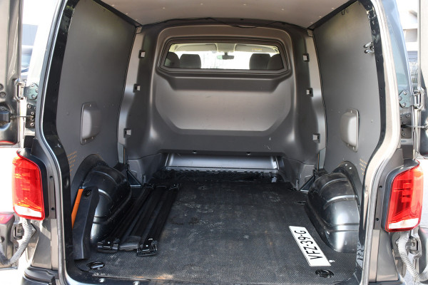 Volkswagen Transporter 2.0 TDI L2H1 30 DC Bulli Virtual, Carplay, Camera, LED, 150pk, 2 x Schuifdeur, Automaat, Trekhaak, Uniek!