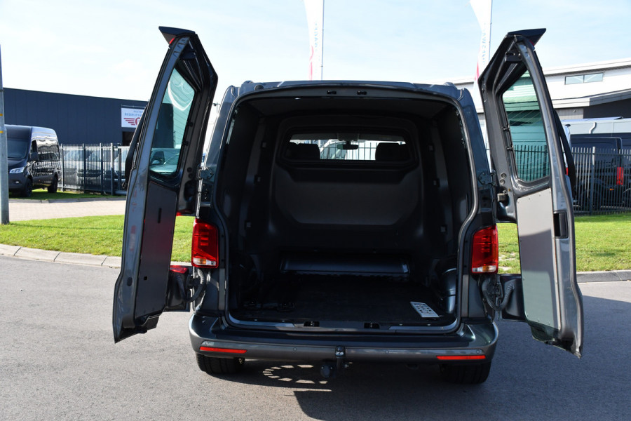 Volkswagen Transporter 2.0 TDI L2H1 30 DC Bulli Virtual, Carplay, Camera, LED, 150pk, 2 x Schuifdeur, Automaat, Trekhaak, Uniek!