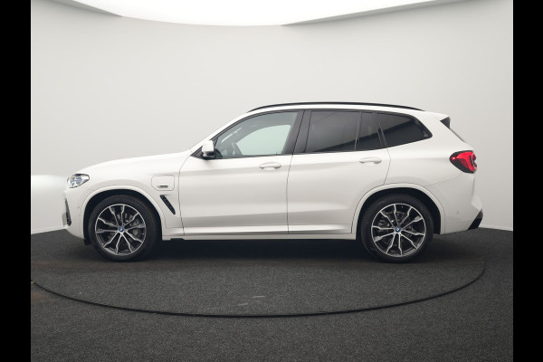 BMW X3 xDrive30e M Sport Plug In Hybrid 293pk Dealer O.H PHEV | Laser LED | 360 Camera | 20"L.M | Head Up | Shadow Line | Lederen Sportstoelen Verwarmd | Sfeerverlichting | BLIS |