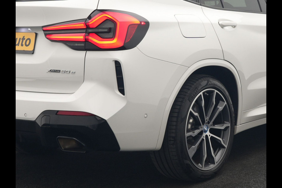 BMW X3 xDrive30e M Sport Plug In Hybrid 293pk Dealer O.H PHEV | Laser LED | 360 Camera | 20"L.M | Head Up | Shadow Line | Lederen Sportstoelen Verwarmd | Sfeerverlichting | BLIS |