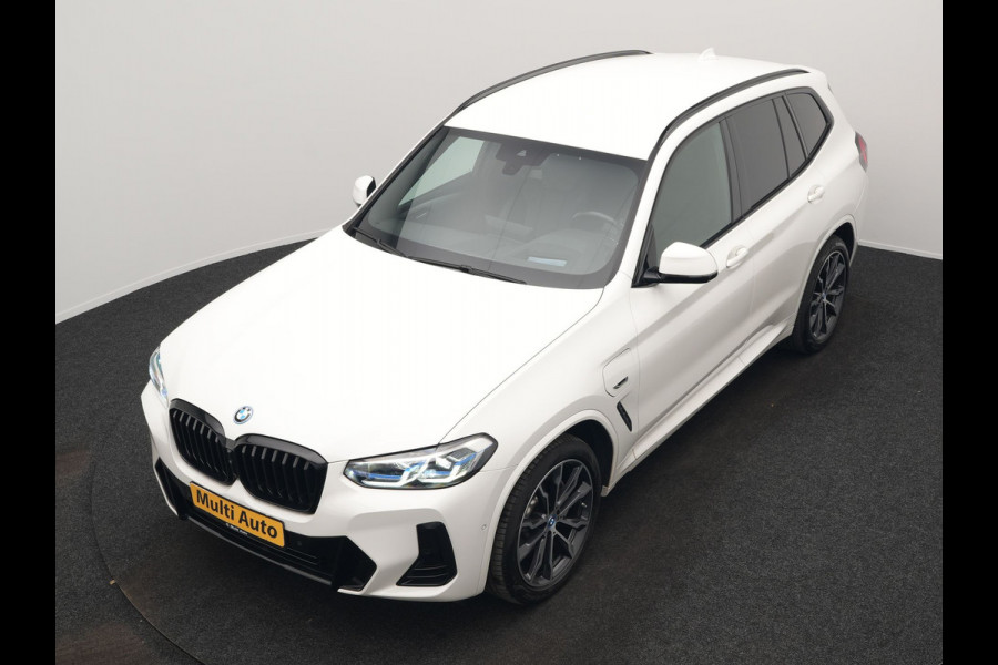 BMW X3 xDrive30e M Sport Plug In Hybrid 293pk Dealer O.H PHEV | Laser LED | 360 Camera | 20"L.M | Head Up | Shadow Line | Lederen Sportstoelen Verwarmd | Sfeerverlichting | BLIS |