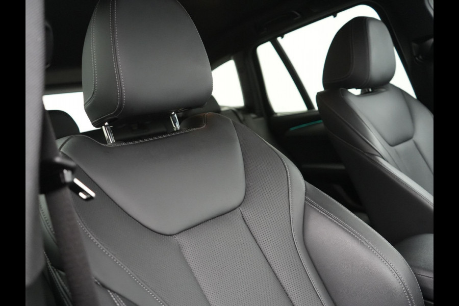 BMW X3 xDrive30e M Sport Plug In Hybrid 293pk Dealer O.H PHEV | Laser LED | 360 Camera | 20"L.M | Head Up | Shadow Line | Lederen Sportstoelen Verwarmd | Sfeerverlichting | BLIS |