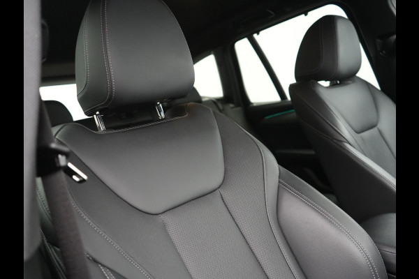 BMW X3 xDrive30e M Sport Plug In Hybrid 293pk Dealer O.H PHEV | Laser LED | 360 Camera | 20"L.M | Head Up | Shadow Line | Lederen Sportstoelen Verwarmd | Sfeerverlichting | BLIS |