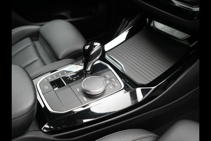 BMW X3 xDrive30e M Sport Plug In Hybrid 293pk Dealer O.H PHEV | Laser LED | 360 Camera | 20"L.M | Head Up | Shadow Line | Lederen Sportstoelen Verwarmd | Sfeerverlichting | BLIS |