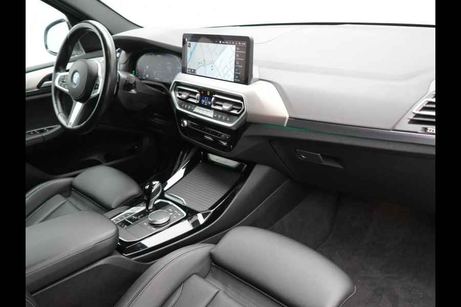 BMW X3 xDrive30e M Sport Plug In Hybrid 293pk Dealer O.H PHEV | Laser LED | 360 Camera | 20"L.M | Head Up | Shadow Line | Lederen Sportstoelen Verwarmd | Sfeerverlichting | BLIS |