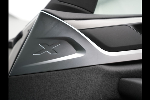 BMW X3 xDrive30e M Sport Plug In Hybrid 293pk Dealer O.H PHEV | Laser LED | 360 Camera | 20"L.M | Head Up | Shadow Line | Lederen Sportstoelen Verwarmd | Sfeerverlichting | BLIS |