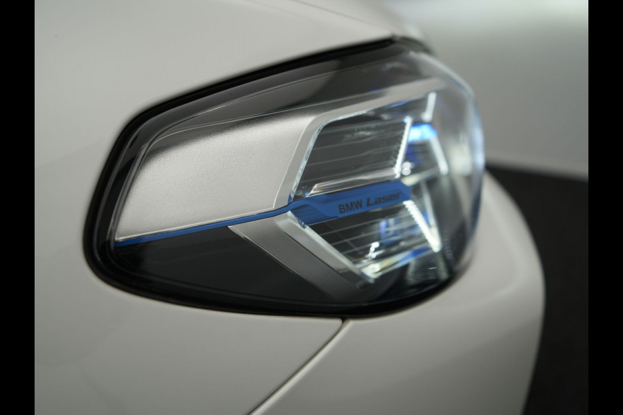 BMW X3 xDrive30e M Sport Plug In Hybrid 293pk Dealer O.H PHEV | Laser LED | 360 Camera | 20"L.M | Head Up | Shadow Line | Lederen Sportstoelen Verwarmd | Sfeerverlichting | BLIS |