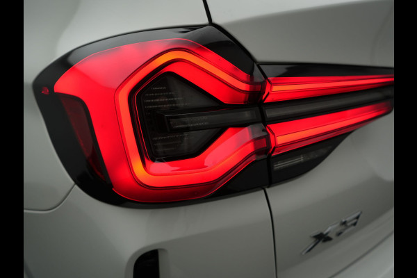 BMW X3 xDrive30e M Sport Plug In Hybrid 293pk Dealer O.H PHEV | Laser LED | 360 Camera | 20"L.M | Head Up | Shadow Line | Lederen Sportstoelen Verwarmd | Sfeerverlichting | BLIS |