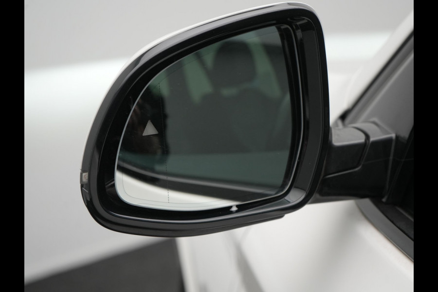 BMW X3 xDrive30e M Sport Plug In Hybrid 293pk Dealer O.H PHEV | Laser LED | 360 Camera | 20"L.M | Head Up | Shadow Line | Lederen Sportstoelen Verwarmd | Sfeerverlichting | BLIS |