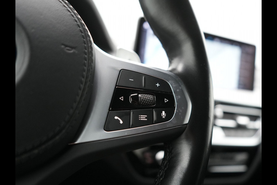 BMW X3 xDrive30e M Sport Plug In Hybrid 293pk Dealer O.H PHEV | Laser LED | 360 Camera | 20"L.M | Head Up | Shadow Line | Lederen Sportstoelen Verwarmd | Sfeerverlichting | BLIS |