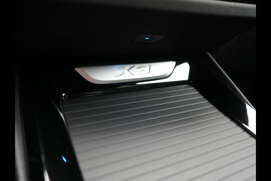 BMW X3 xDrive30e M Sport Plug In Hybrid 293pk Dealer O.H PHEV | Laser LED | 360 Camera | 20"L.M | Head Up | Shadow Line | Lederen Sportstoelen Verwarmd | Sfeerverlichting | BLIS |