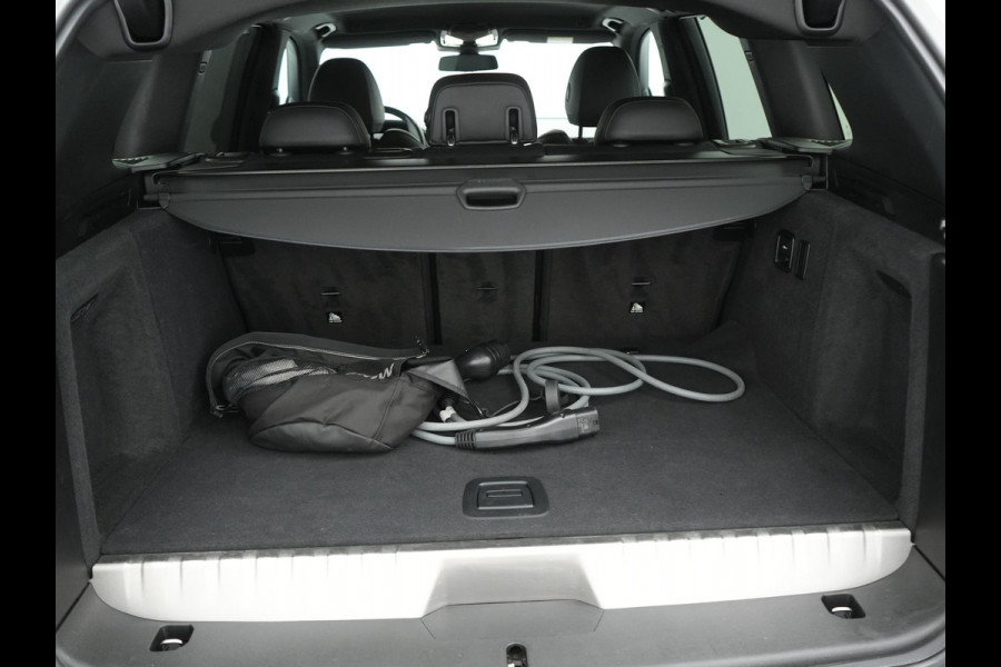BMW X3 xDrive30e M Sport Plug In Hybrid 293pk Dealer O.H PHEV | Laser LED | 360 Camera | 20"L.M | Head Up | Shadow Line | Lederen Sportstoelen Verwarmd | Sfeerverlichting | BLIS |