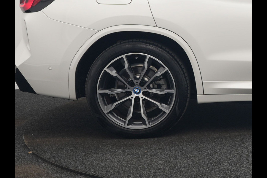 BMW X3 xDrive30e M Sport Plug In Hybrid 293pk Dealer O.H PHEV | Laser LED | 360 Camera | 20"L.M | Head Up | Shadow Line | Lederen Sportstoelen Verwarmd | Sfeerverlichting | BLIS |