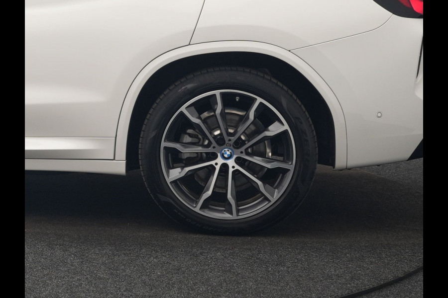 BMW X3 xDrive30e M Sport Plug In Hybrid 293pk Dealer O.H PHEV | Laser LED | 360 Camera | 20"L.M | Head Up | Shadow Line | Lederen Sportstoelen Verwarmd | Sfeerverlichting | BLIS |