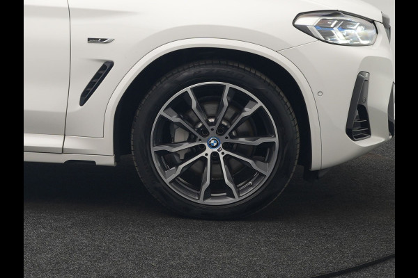 BMW X3 xDrive30e M Sport Plug In Hybrid 293pk Dealer O.H PHEV | Laser LED | 360 Camera | 20"L.M | Head Up | Shadow Line | Lederen Sportstoelen Verwarmd | Sfeerverlichting | BLIS |