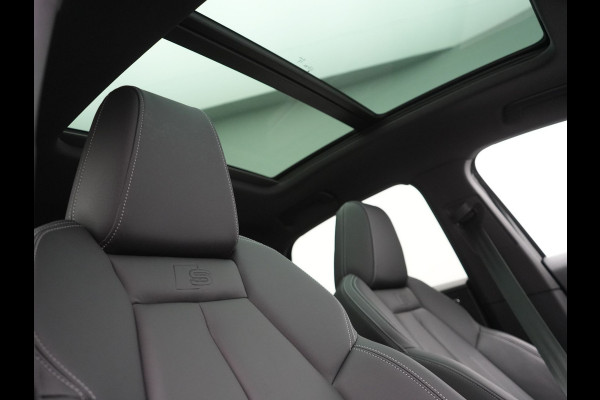 Audi Q4 Sportback e-tron 40 S edition 204pk | Panodak | Adaptive Cruise | Lederen Sportstoelen Verwarmd | Head Up | Matrix LED | Camera | Keyless | Sfeerverlichting | Apple Carplay |