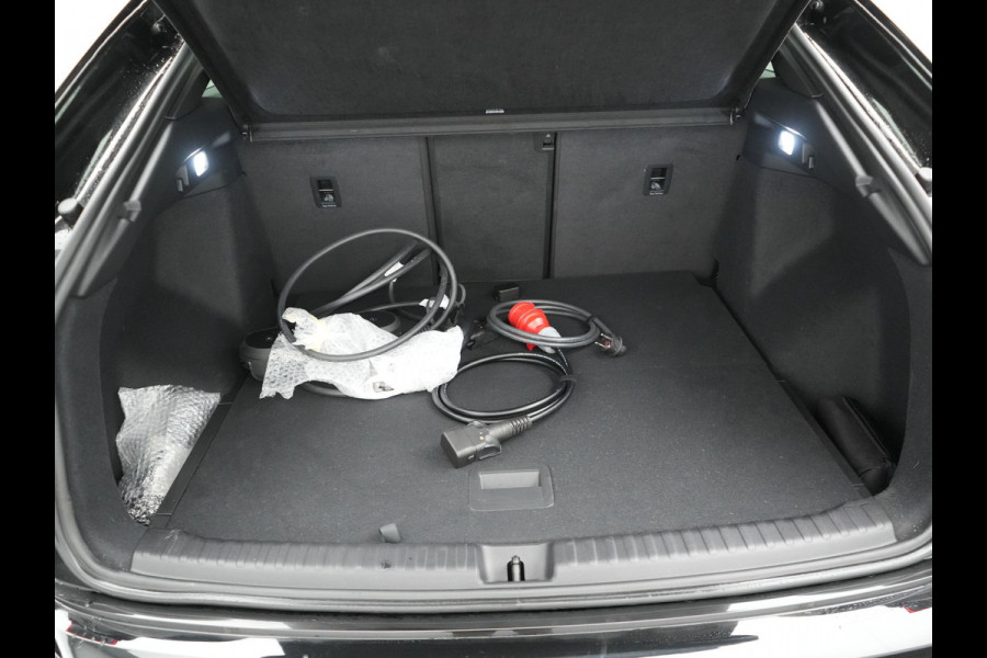Audi Q4 Sportback e-tron 40 S edition 204pk | Panodak | Adaptive Cruise | Lederen Sportstoelen Verwarmd | Head Up | Matrix LED | Camera | Keyless | Sfeerverlichting | Apple Carplay |