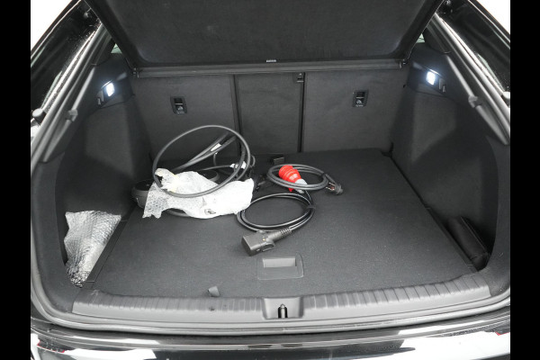 Audi Q4 Sportback e-tron 40 S edition 204pk | Panodak | Adaptive Cruise | Lederen Sportstoelen Verwarmd | Head Up | Matrix LED | Camera | Keyless | Sfeerverlichting | Apple Carplay |