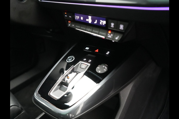 Audi Q4 Sportback e-tron 40 S edition 204pk | Panodak | Adaptive Cruise | Lederen Sportstoelen Verwarmd | Head Up | Matrix LED | Camera | Keyless | Sfeerverlichting | Apple Carplay |