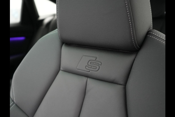 Audi Q4 Sportback e-tron 40 S edition 204pk | Panodak | Adaptive Cruise | Lederen Sportstoelen Verwarmd | Head Up | Matrix LED | Camera | Keyless | Sfeerverlichting | Apple Carplay |