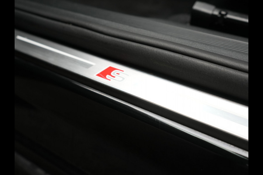 Audi Q4 Sportback e-tron 40 S edition 204pk | Panodak | Adaptive Cruise | Lederen Sportstoelen Verwarmd | Head Up | Matrix LED | Camera | Keyless | Sfeerverlichting | Apple Carplay |