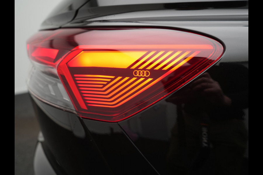 Audi Q4 Sportback e-tron 40 S edition 204pk | Panodak | Adaptive Cruise | Lederen Sportstoelen Verwarmd | Head Up | Matrix LED | Camera | Keyless | Sfeerverlichting | Apple Carplay |