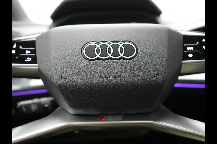 Audi Q4 Sportback e-tron 40 S edition 204pk | Panodak | Adaptive Cruise | Lederen Sportstoelen Verwarmd | Head Up | Matrix LED | Camera | Keyless | Sfeerverlichting | Apple Carplay |