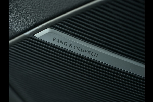 Audi Q8 60 TFSI e quattro Pro Line S 490pk Competition | Nardo Grey Exclusive | B&O Sound | Panoramadak | Soft-Close | Ambiance Interieur | S-Seats | 360 Camera | Adaptive Cruise | Trekhaak