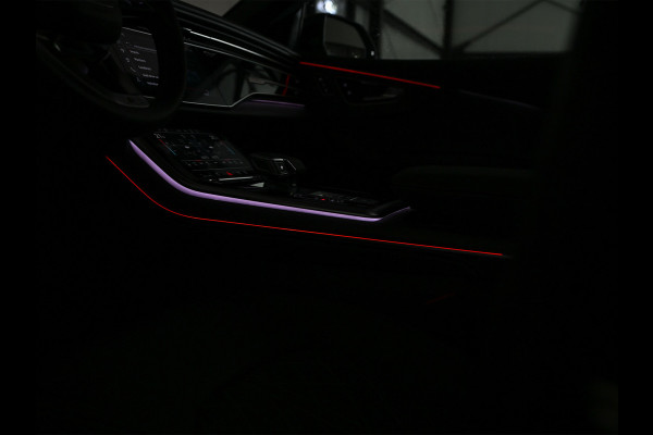 Audi Q8 60 TFSI e quattro | Audi Exclusive | B&O Advanced | S-seats met massage | Soft close | Adaptive cruise | Carbon inleg | Ambiance interieur | 360 camera | Verwarmbaar stuurwiel | Trekhaak