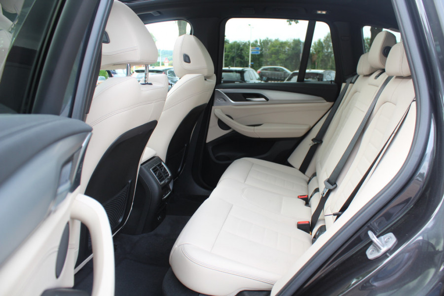 BMW iX3 High Executive 80 kWh / SoH 96,7%  / Trekhaak / Panoramadak / 360Camera / Head-up / Laser LED / Harman Kardon / ACC / Keyless / Dodehoek / DAB