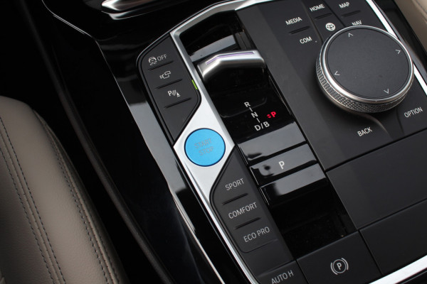 BMW iX3 High Executive 80 kWh / SoH 96,7%  / Trekhaak / Panoramadak / 360Camera / Head-up / Laser LED / Harman Kardon / ACC / Keyless / Dodehoek / DAB