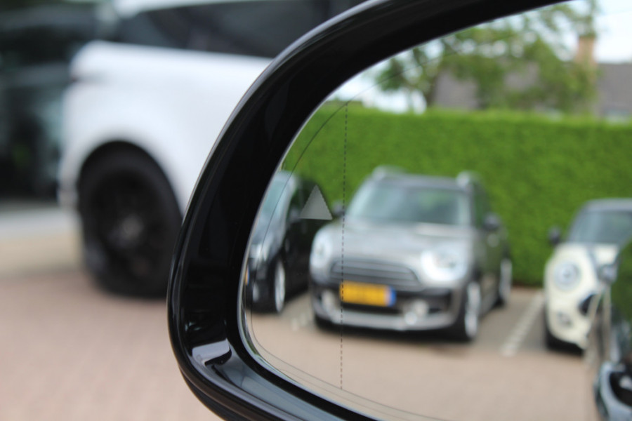 BMW iX3 High Executive 80 kWh / SoH 96,7%  / Trekhaak / Panoramadak / 360Camera / Head-up / Laser LED / Harman Kardon / ACC / Keyless / Dodehoek / DAB