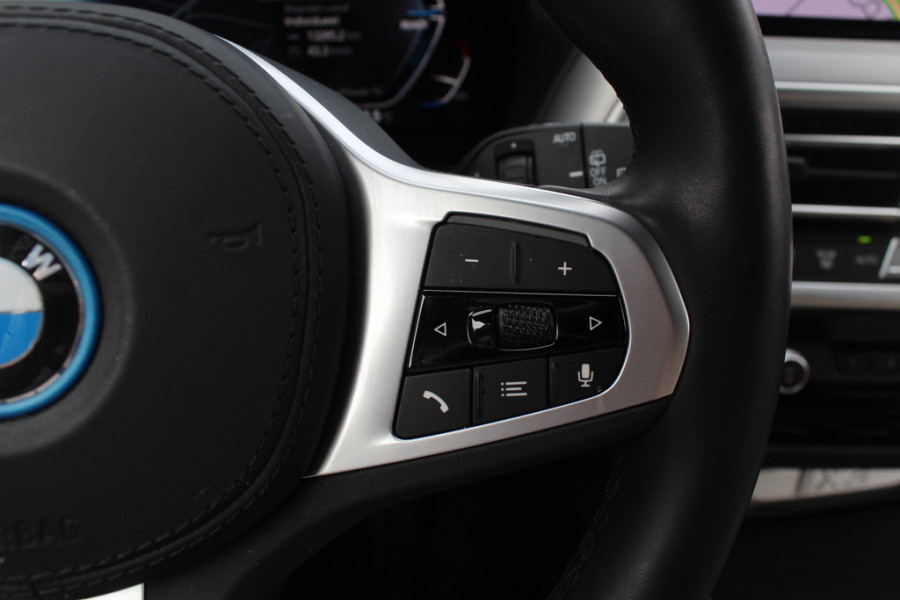 BMW iX3 High Executive 80 kWh / SoH 96,7%  / Trekhaak / Panoramadak / 360Camera / Head-up / Laser LED / Harman Kardon / ACC / Keyless / Dodehoek / DAB