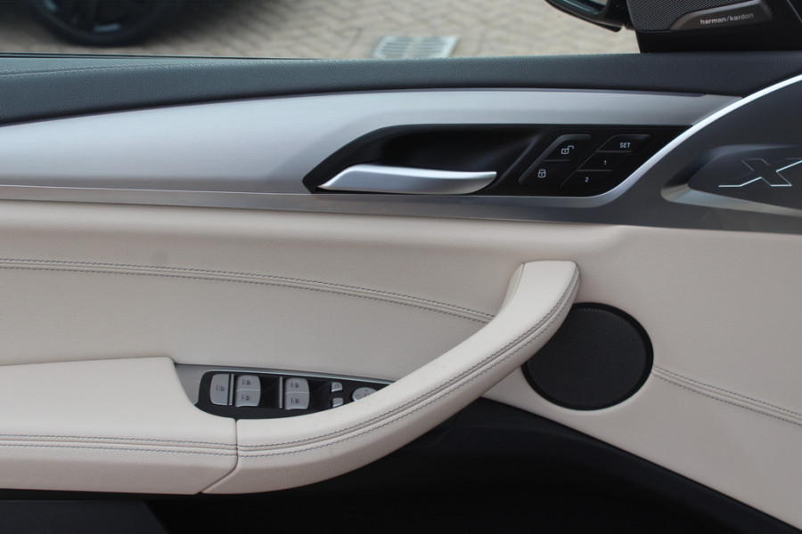 BMW iX3 High Executive 80 kWh / SoH 96,7%  / Trekhaak / Panoramadak / 360Camera / Head-up / Laser LED / Harman Kardon / ACC / Keyless / Dodehoek / DAB