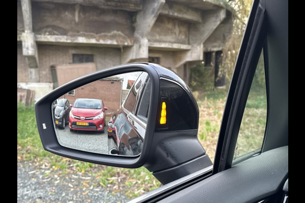 Volkswagen Touareg 3.0 TSi eHybrid ELEGANCE 4MOTION HEAD-UP/LUCHTVERING/PANORAMADAK