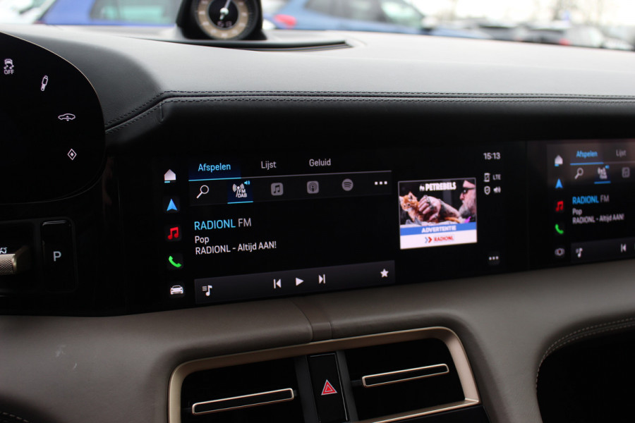 Porsche Taycan Cross Turismo 4 93 kWh 30.644 km! / SoH 94,1% / NL Auto! / NIEUWSTAAT! / Panoramadak / 360Camera / Passenger Display / Achterasbesturing / Matrix LED / 21'' / Adaptieve Stoelen / Luchtvering / Stoelventilatie / Dodehoek / Stu