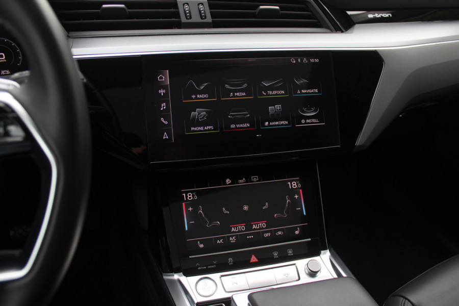 Audi e-tron 50 quattro Business edition Plus 71 kWh / SoH 92,9% / Panoramadak / Camera / Luchtvering / Intr.voorverwarming / Leder&Alcantara / 20'' / Navigatie / DAB / Stoelverwarming / ACC