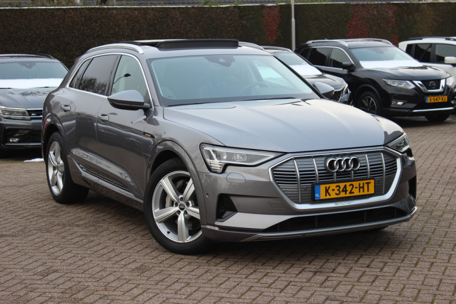 Audi e-tron 50 quattro Business edition Plus 71 kWh / SoH 92,9% / Panoramadak / Camera / Luchtvering / Intr.voorverwarming / Leder&Alcantara / 20'' / Navigatie / DAB / Stoelverwarming / ACC