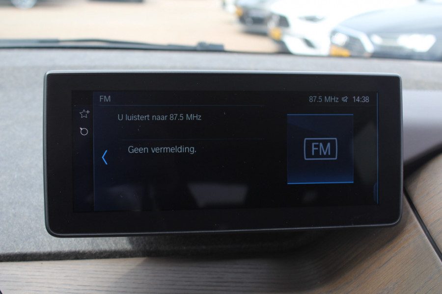 BMW i3 S Dark Shadow Edition 120Ah 42 kWh / SoH 90,4%  / Camera / Navigatie / 20'' / Stoelverwarming / DAB / LED / Cruise Control