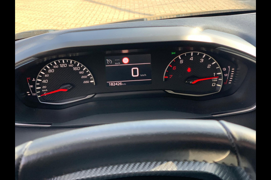 Peugeot 208 1.2 PureTech Active Pack 2022 / NETTO € 6750 / PRIJS NL € 9200.-