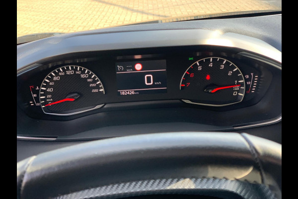 Peugeot 208 1.2 PureTech Active Pack 2022 / NETTO € 6750 / PRIJS NL € 9200.-