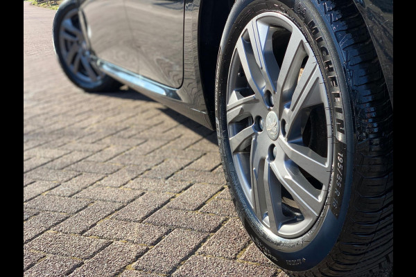 Peugeot 208 1.2 PureTech Active Pack 2022 / NETTO € 6750 / PRIJS NL € 9200.-