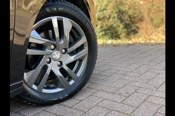 Peugeot 208 1.2 PureTech Active Pack 2022 / NETTO € 6750 / PRIJS NL € 9200.-