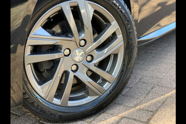 Peugeot 208 1.2 PureTech Active Pack 2022 / NETTO € 6750 / PRIJS NL € 9200.-