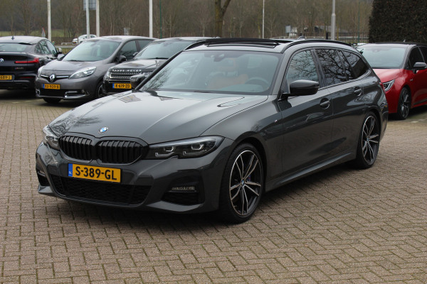 BMW 3 Serie Touring 330i High Exe. M Sport / Trekhaak / Panoramadak / Camera / Bruin Leder / 19'' / CarPlay / M Sportremmen / DAB / Stoelverwarming / Cruise Control