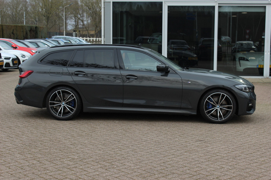 BMW 3 Serie Touring 330i High Exe. M Sport / Trekhaak / Panoramadak / Camera / Bruin Leder / 19'' / CarPlay / M Sportremmen / DAB / Stoelverwarming / Cruise Control