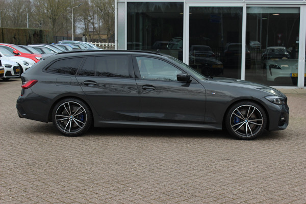 BMW 3 Serie Touring 330i High Exe. M Sport / Trekhaak / Panoramadak / Camera / Bruin Leder / 19'' / CarPlay / M Sportremmen / DAB / Stoelverwarming / Cruise Control