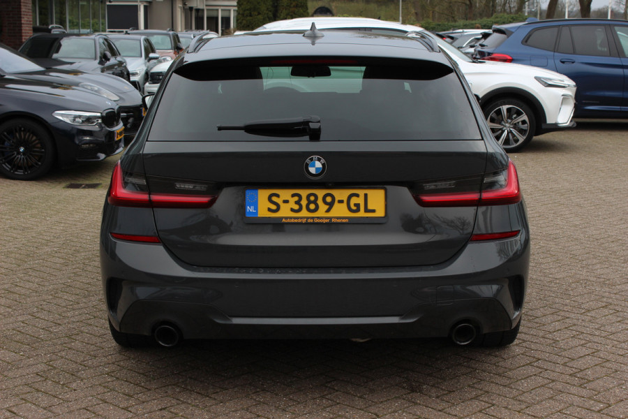 BMW 3 Serie Touring 330i High Exe. M Sport / Trekhaak / Panoramadak / Camera / Bruin Leder / 19'' / CarPlay / M Sportremmen / DAB / Stoelverwarming / Cruise Control