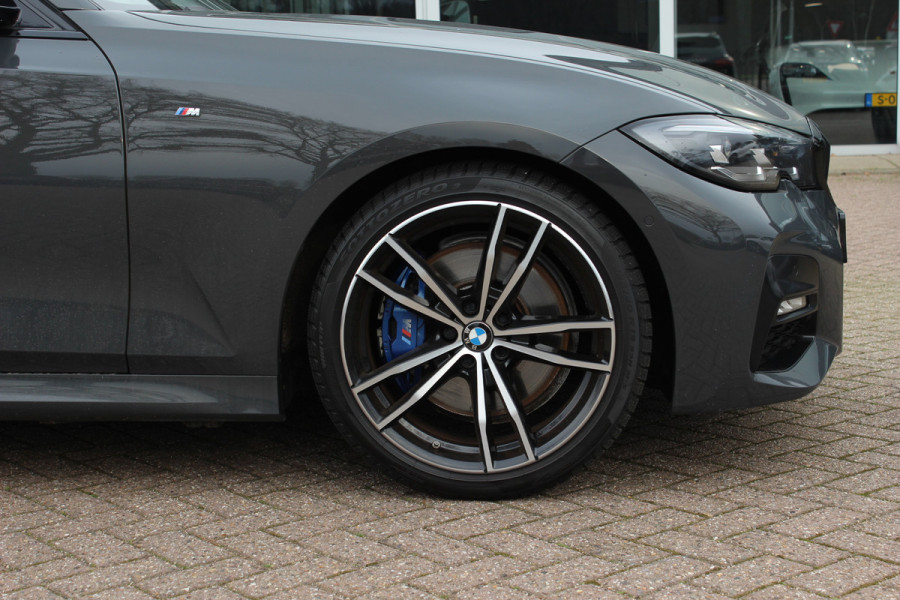 BMW 3 Serie Touring 330i High Exe. M Sport / Trekhaak / Panoramadak / Camera / Bruin Leder / 19'' / CarPlay / M Sportremmen / DAB / Stoelverwarming / Cruise Control
